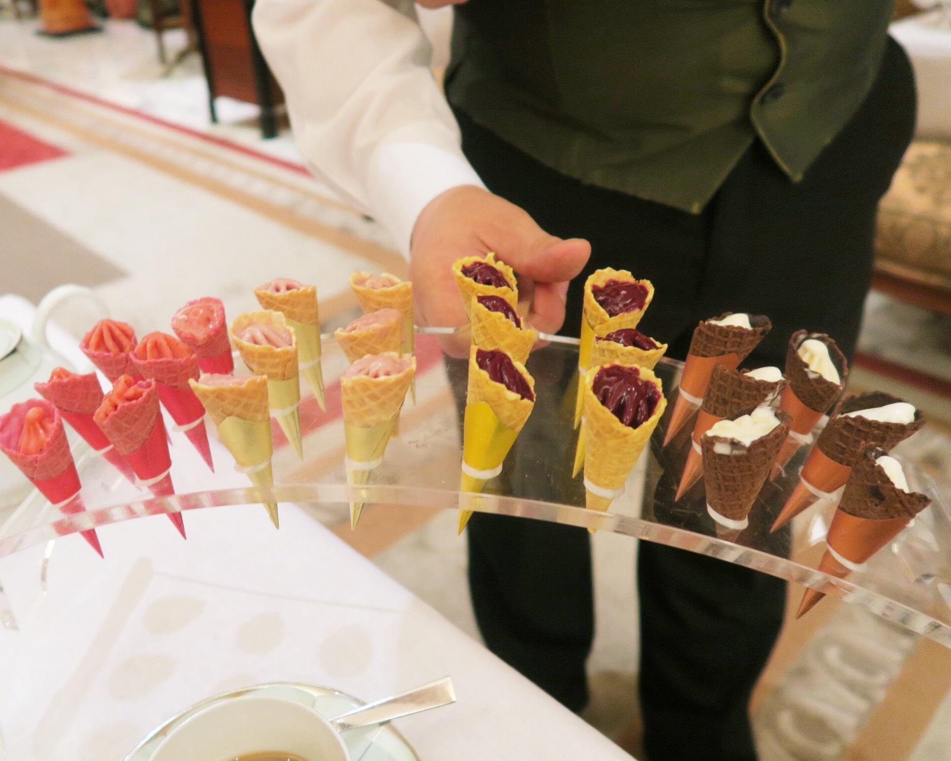 The Promnardでアフタヌーンティー(ロンドン ドーチェスターホテル)_c0366777_00511116.jpg
