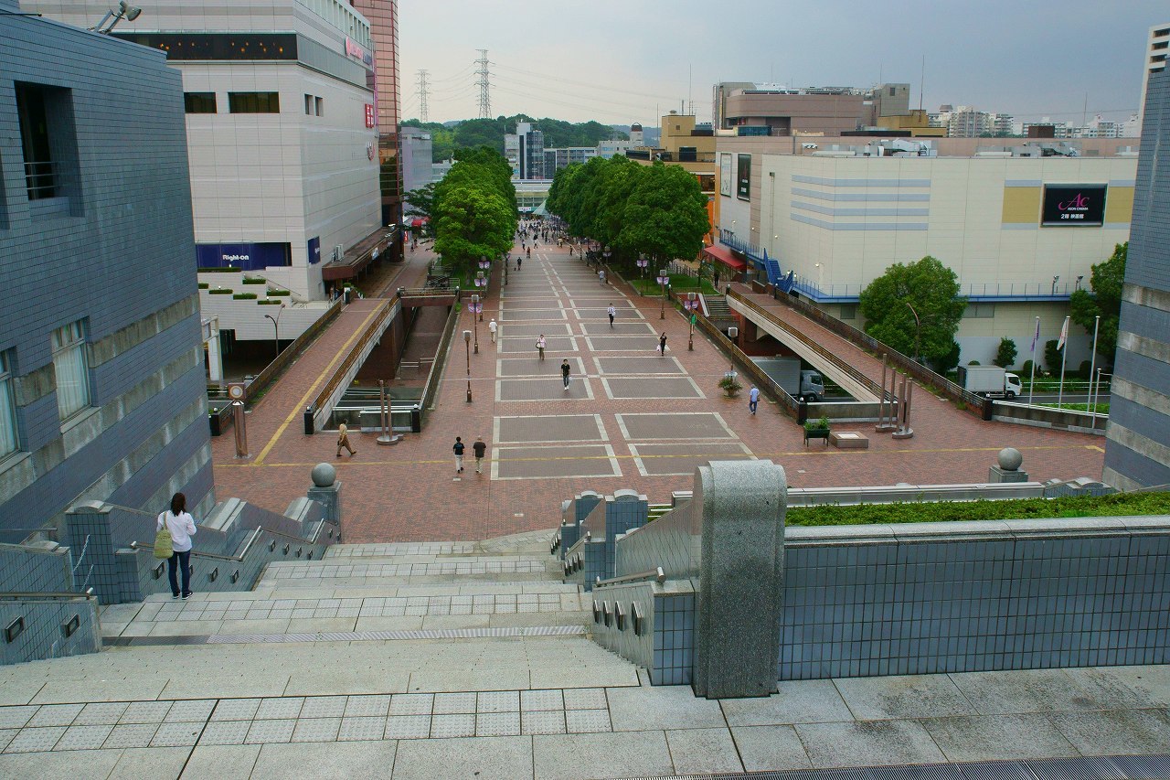 シンメトリーな多摩中央公園（パルテノン多摩）_b0225108_23040538.jpg