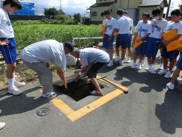 9月1日は吉原二中生の受け入れと消火栓を使った放水訓練実施_f0141310_6182885.jpg