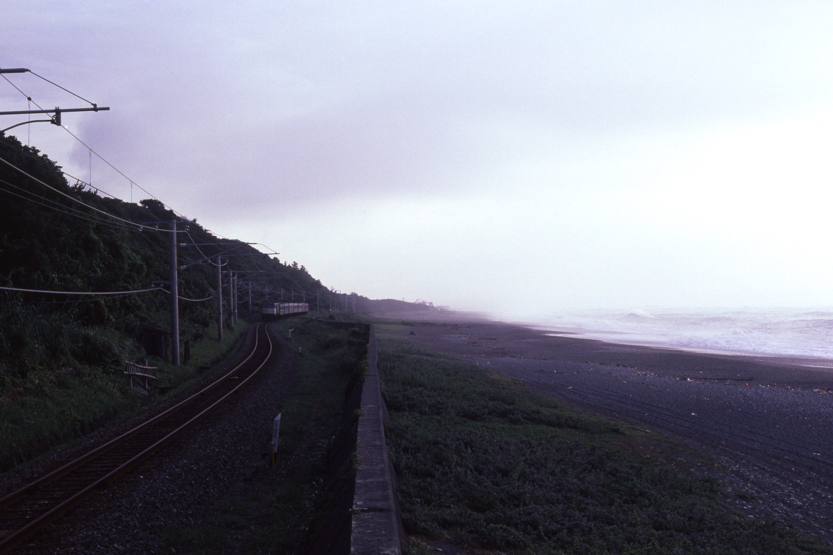 夜明けの浜辺 - 1982年・紀勢本線 - _b0190710_12029100.jpg
