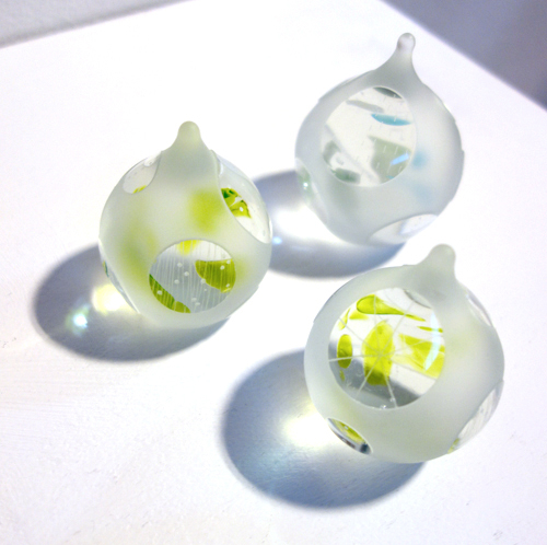 明日9/4(日)まで【平井睦美作品展〜涼影もよう】〜人とは違う輝きを身に着けて_a0017350_04375010.jpg
