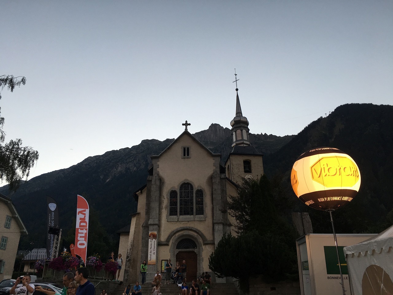 UTMB２０１６　出発から受付（選手登録）まで_c0337813_07245542.jpg