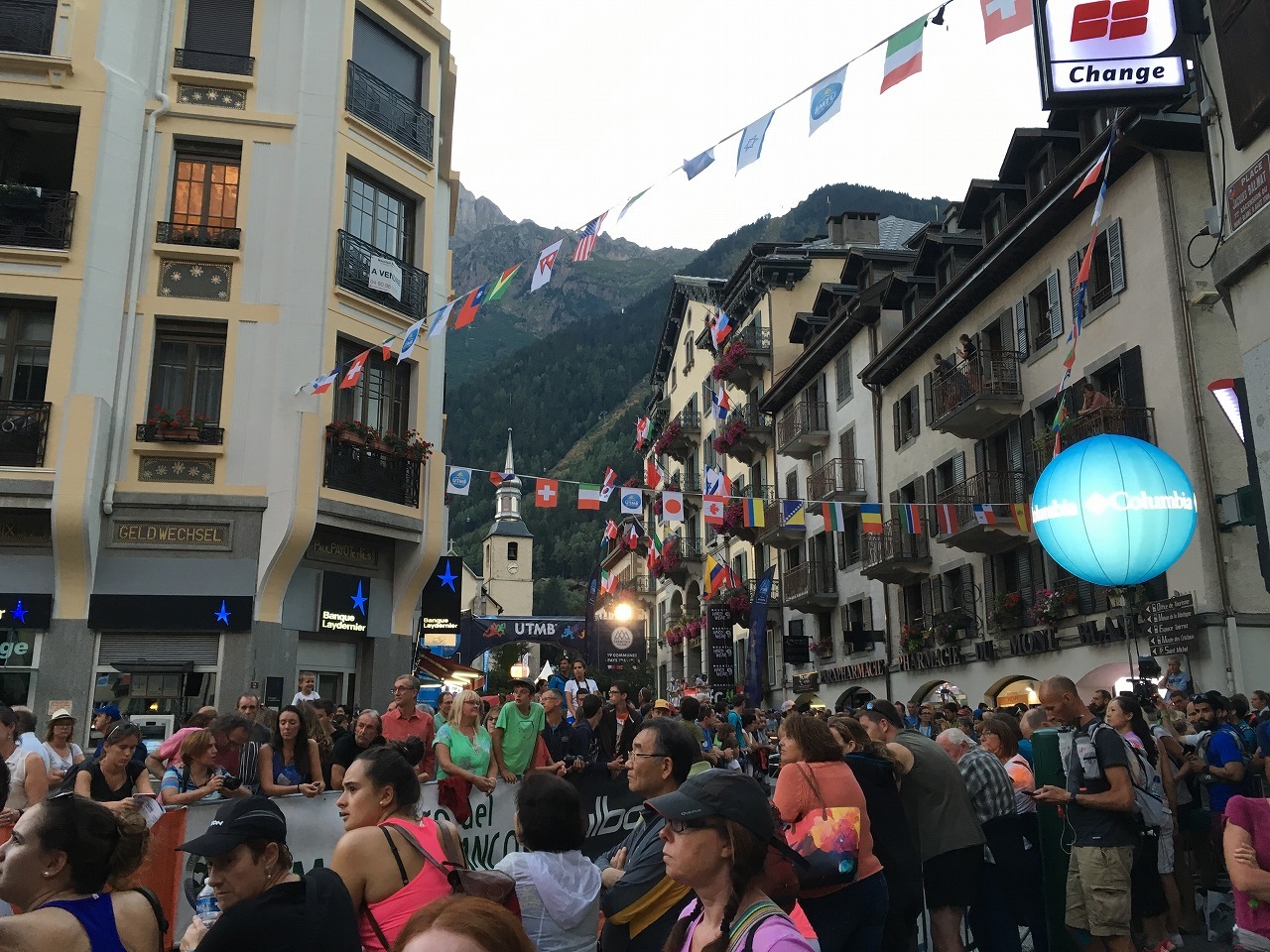 UTMB２０１６　出発から受付（選手登録）まで_c0337813_07250382.jpg