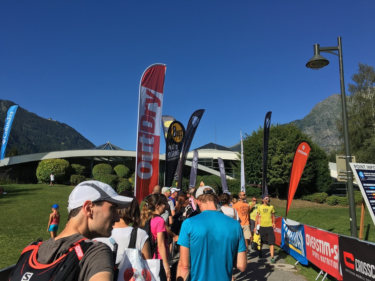 UTMB２０１６　出発から受付（選手登録）まで_c0337813_07262046.jpg