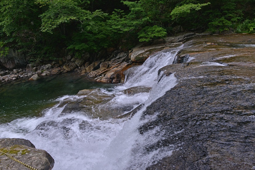 湯浜温泉の森林浴と滝で癒されました_e0349817_21013029.jpg