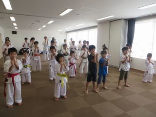 日曜空手 屯田教室 今日も新しい仲間が入会してくれました!_c0118332_14563529.jpg