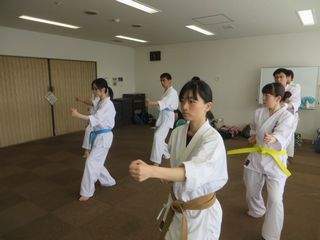 日曜空手 屯田教室 今日も新しい仲間が入会してくれました!_c0118332_14564897.jpg
