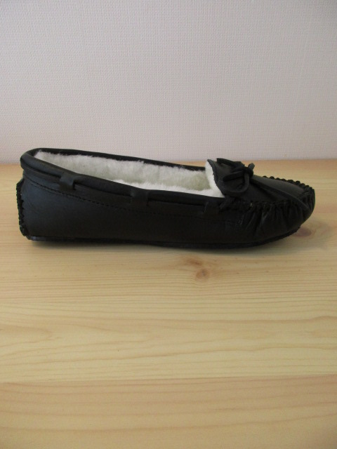 ミネトンカ / MINNETONKA BLACK SMOOTH LEATHER CALLY_e0076692_2055897.jpg