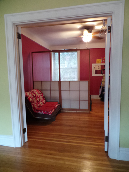 2BR Apartment in Jackson Heights, NY.     To SHARE ONLY about 30-45 DAYS/Year_e0111128_911398.jpg