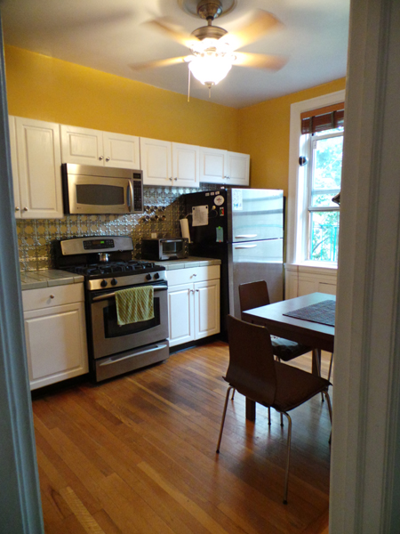 2BR Apartment in Jackson Heights, NY.     To SHARE ONLY about 30-45 DAYS/Year_e0111128_913284.jpg