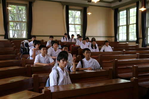 米沢市立第五中学校1年生69人が重文本館を見学・3 : 米沢より愛を ...