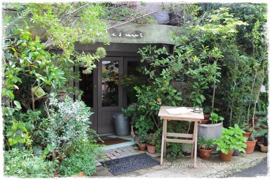 ル ベスベ La Rose 薔薇の庭