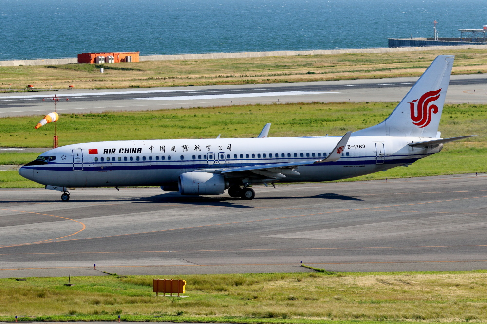 初夏の関西国際空港 その18 RWY24Lへタキシング中の飛行機たち（4）_e0204891_19371887.jpg