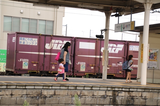 藤田八束の鉄道写真＠貨物列車は元気いっぱい、リゾート列車は楽しさいっぱい、路面電車は子供達でとっても賑やか_d0181492_22062503.jpg