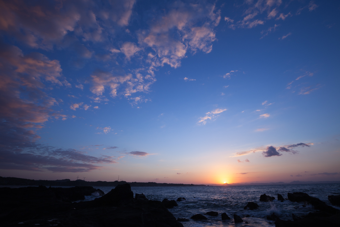 夏の終わりの朝日の景色 城ヶ島 Full Of Life