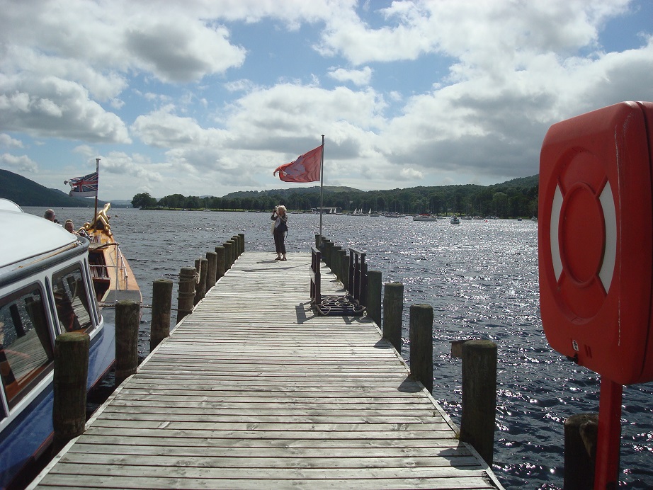 旅の終わりはコニストン湖で蒸気ゴンドラ♪_a0123372_6443341.jpg