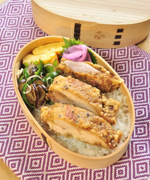 カリ!っと胡麻衣鶏のお弁当_b0171098_9115376.jpg