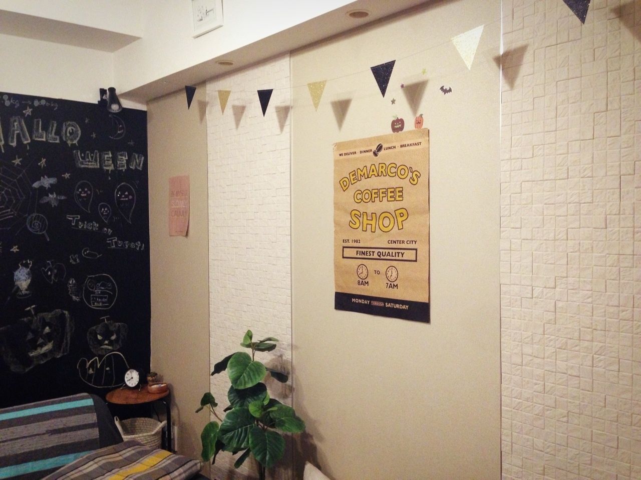 子供部屋の壁色をペールブルーに！そして届いた秋の模様替えアイテム。_f0370138_20492482.jpg