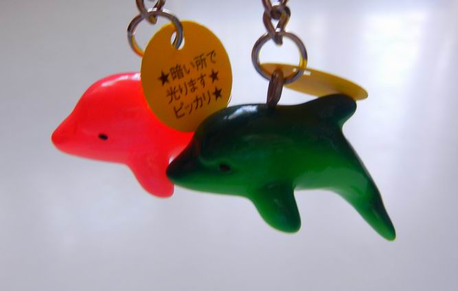 イルカの蓄光キーホルダー ダリア日記帳 イルカの蓄光キーホルダー ダリア日記帳