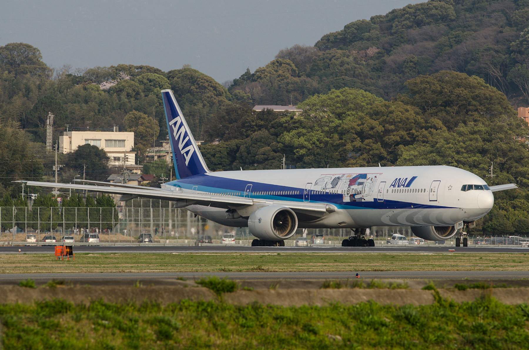 BOEING 777-300 / JA755A - GUNDAM JET - : SKY LOUNGE GARDEN BOEING 777-300 / JA755A - GUNDAM JET - : SKY LOUNGE GARDEN