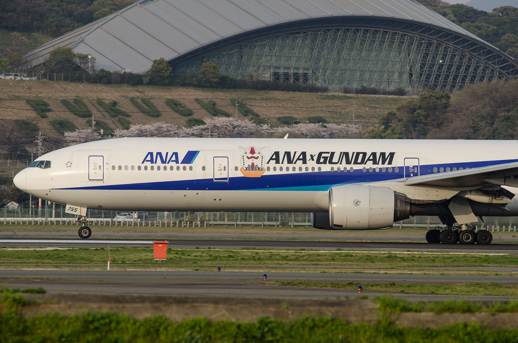 BOEING 777-300 / JA755A - GUNDAM JET - : SKY LOUNGE GARDEN BOEING 777-300 / JA755A - GUNDAM JET - : SKY LOUNGE GARDEN