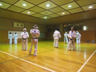 土曜日空手 八軒教室・麻生道場 新しい仲間がまた増えました!_c0118332_23114697.jpg