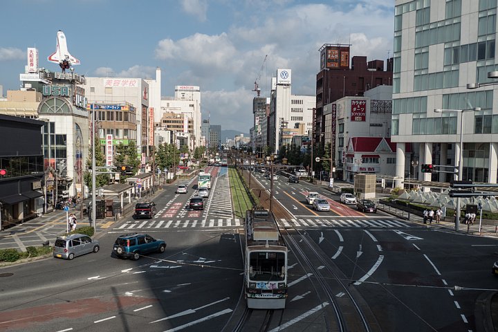 路面電車が走る街角_d0353489_1430885.jpg