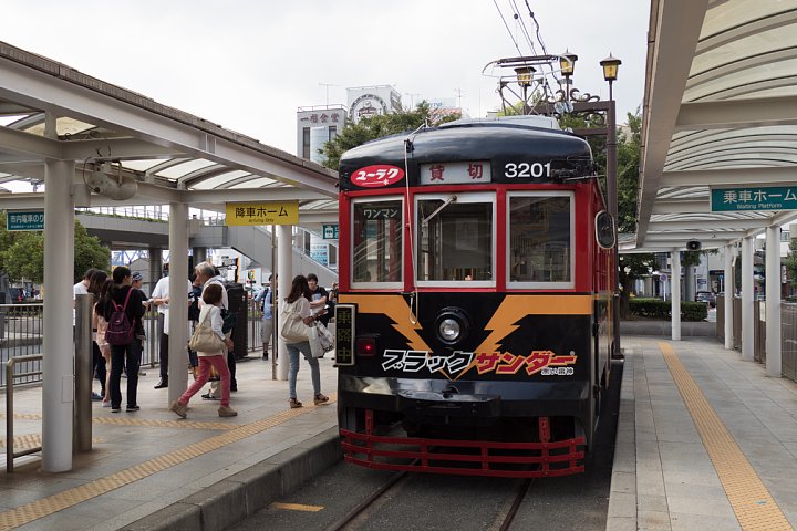 路面電車が走る街角_d0353489_1433381.jpg