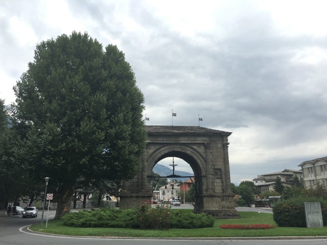 Valle d\'Aosta アオスタの古代遺跡 〜北西イタリア巡り 親子ツアー②🇮🇹〜_b0246303_23580659.jpeg