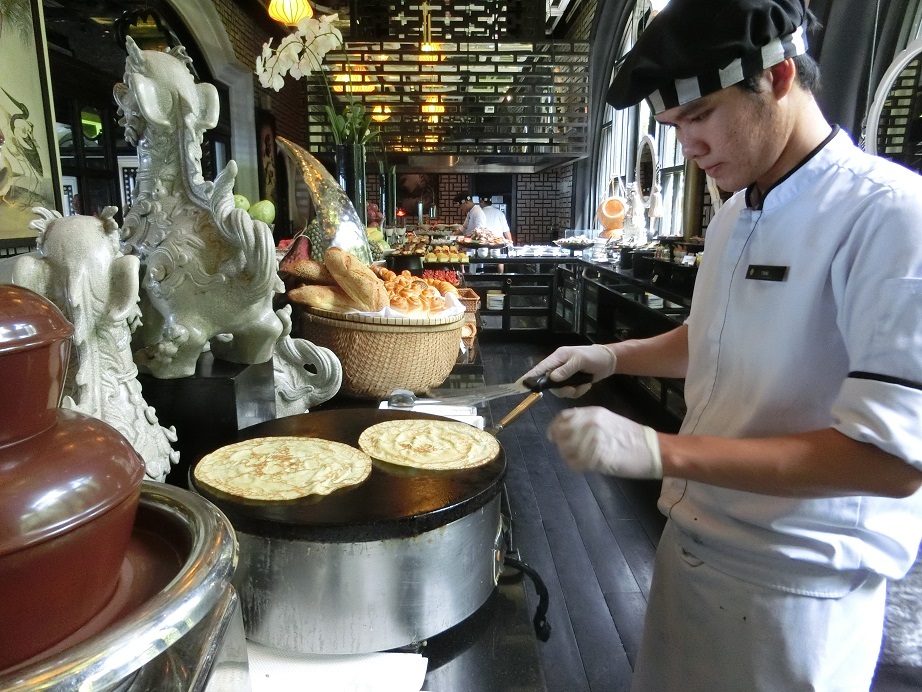 ベトナム旅行　ダナン　インターコンチネンタル　ダナン　サン　ペニンシュラリゾートホテルでサンデーブランチ_c0288307_00373421.jpg