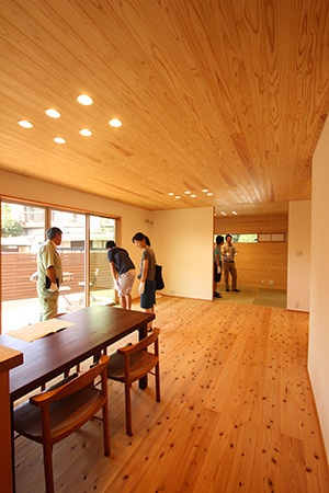 「杉板天井の家」完成見学会を行いました_f0170331_00300351.jpg