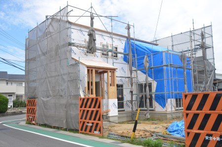 構造用合板を張った上に透湿防水シートを張り_a0152040_227598.jpg