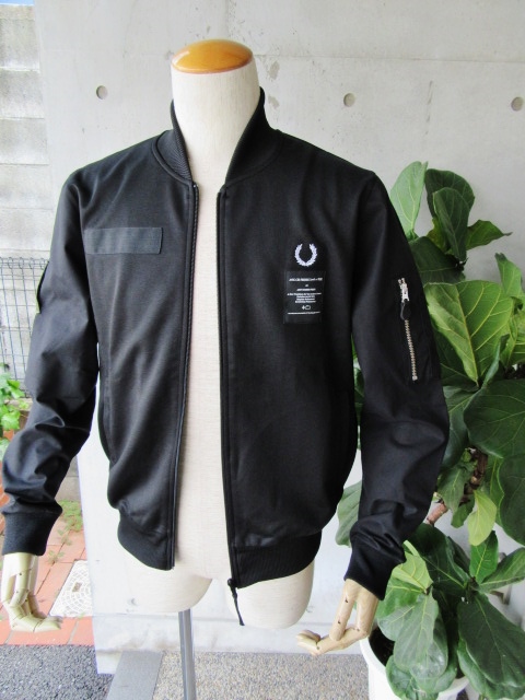 FRED PERRY (LAUREL LINE) ･･･ ART COMES FIRST CONTRAST SLEEVE TRACK JACKET！★！_d0152280_10452473.jpg