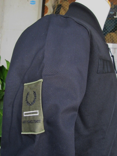 FRED PERRY (LAUREL LINE) ･･･ ART COMES FIRST CONTRAST SLEEVE TRACK JACKET！★！_d0152280_1045318.jpg