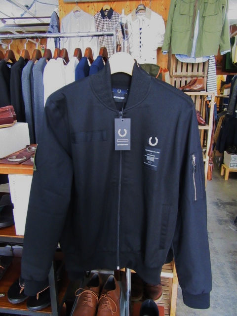 FRED PERRY (LAUREL LINE) ･･･ ART COMES FIRST CONTRAST SLEEVE TRACK JACKET！★！_d0152280_10453640.jpg