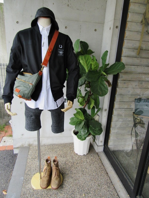 FRED PERRY (LAUREL LINE) ・・・ ART COMES FIRST CONTRAST SLEEVE TRACK JACKET!★!_d0152280_10494910.jpg