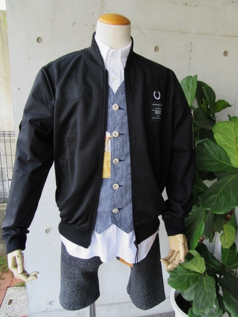FRED PERRY (LAUREL LINE) ･･･ ART COMES FIRST CONTRAST SLEEVE TRACK JACKET！★！_d0152280_1050188.jpg