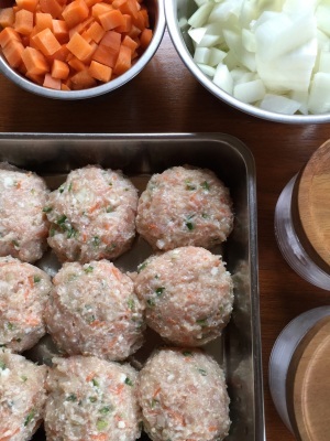 つくねバーグと鶏肉とお豆の煮込み_a0257385_09511899.jpg