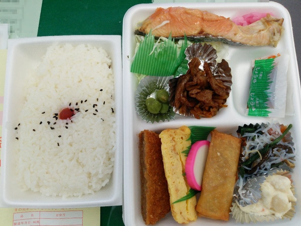 こがねちゃん弁当さんの「のり弁」「幕の内弁当」（稚内市萩見）_b0128821_06172445.jpg