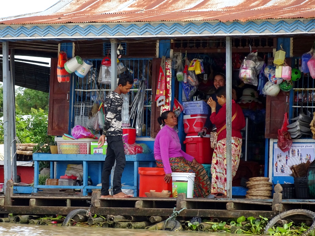 カンボジア旅行6日目：水上家屋と8時間の船旅_c0116370_21545528.jpg