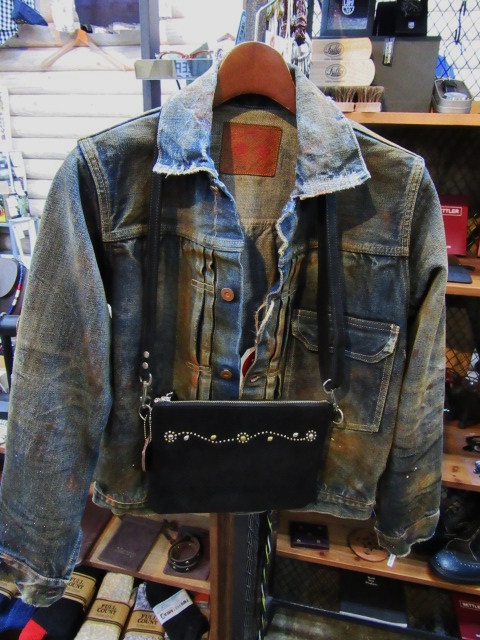 静かに人気でSIMPLEな「HTC」別注Narrow STUDS BELT 入荷です(^^♪_d0152280_743980.jpg