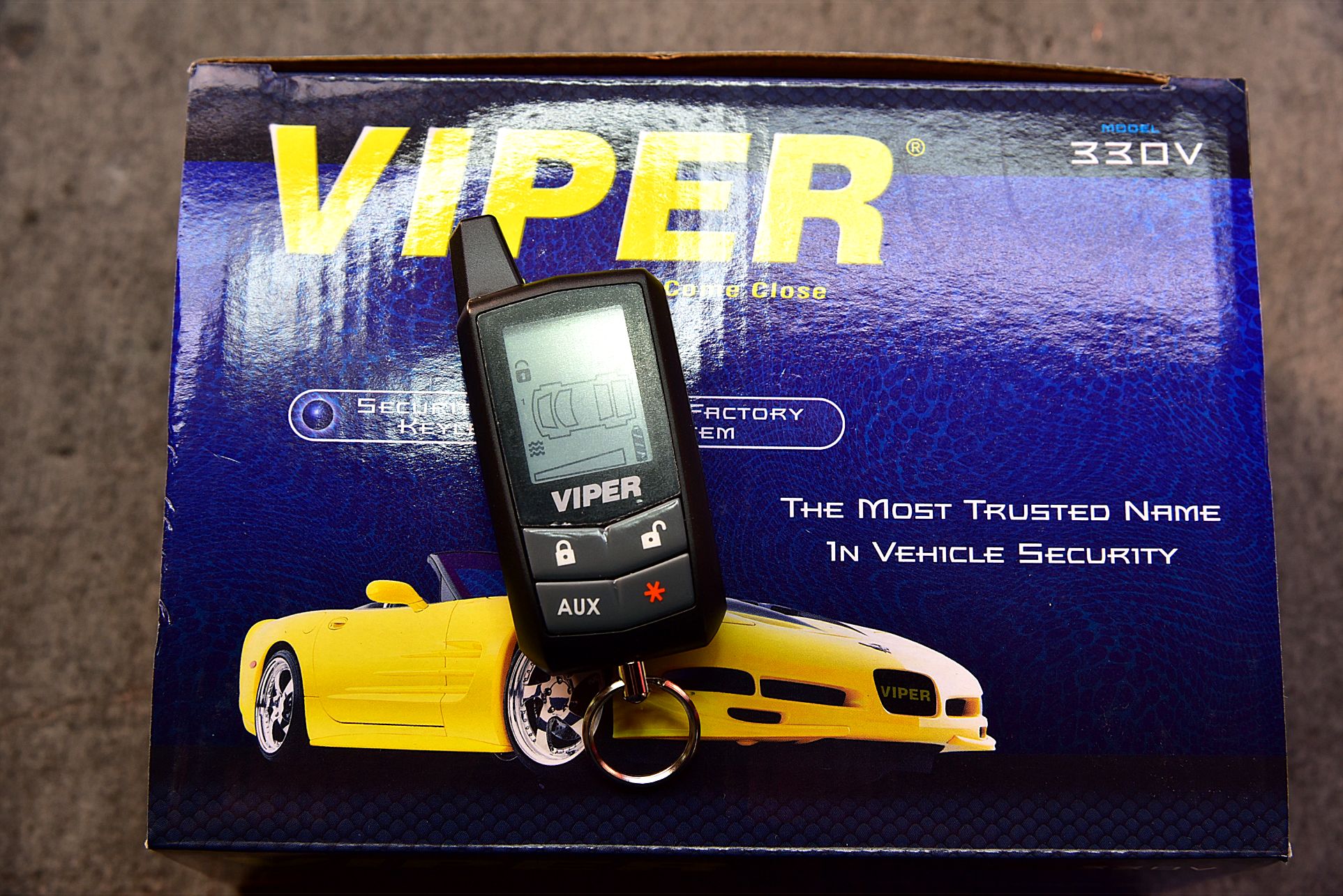 4型ハイエースに330Vと液晶リモコン取り付け_c0199344_1214151.jpg