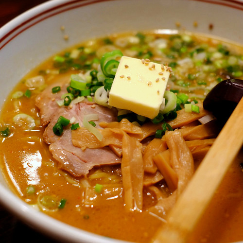 「有楽町・日比谷 古典札幌柳麺 芳蘭（ほうらん）の味噌バターラーメン」_a0000029_1713924.jpg