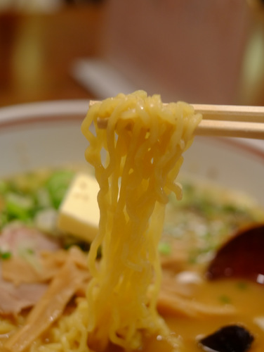 「有楽町・日比谷 古典札幌柳麺 芳蘭（ほうらん）の味噌バターラーメン」_a0000029_1716879.jpg