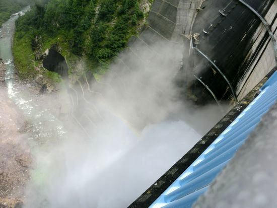 立山へ　その３～黒部ダム_f0084573_16200198.jpg