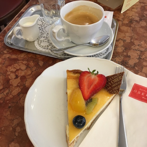 ウイーン・Oberlaa でケーキ_c0193304_09095114.jpg