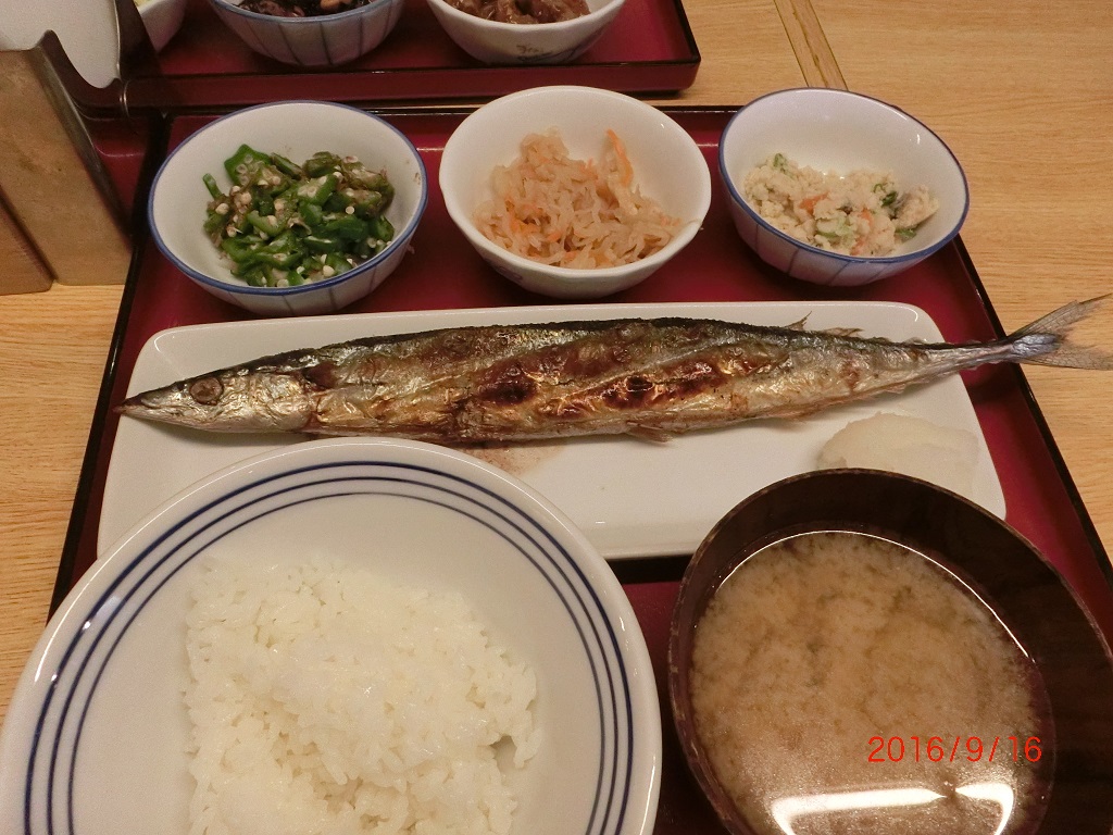 秋刀魚定食_f0292634_1684715.jpg