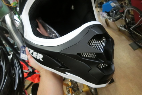 ＭＴＢ　フルフェイスヘルメット入荷！（その２）_b0332867_01122469.jpg