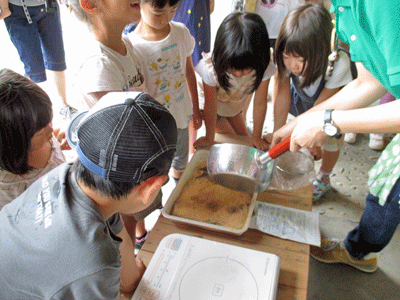 県民の森竹クラフト講座　8月28日竹わらびもちと竹風鈴つくり_f0140773_10362679.gif