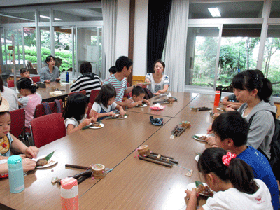 県民の森竹クラフト講座　8月28日竹わらびもちと竹風鈴つくり_f0140773_10445023.gif